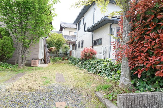野洲市西河原　中古戸建の庭