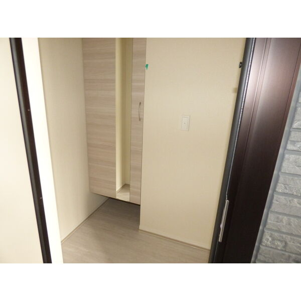 プルミエプランタンの玄関