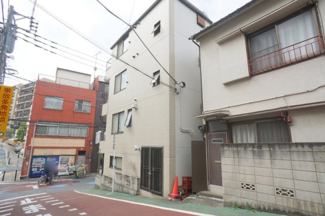 本郷５　ビルの外観|鉄筋コンクリート造陸屋根4階建
1階23.1㎡　2階49.57㎡　3階49.57㎡　4階49.57㎡
延床面積171.81㎡
昭和61年1月築