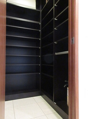 【設備】 | プラウドタワー千代田富士見 | シューズインクロゼット　※2023年9月撮影の写真