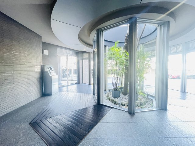 【エントランス】 | アンピール空港南