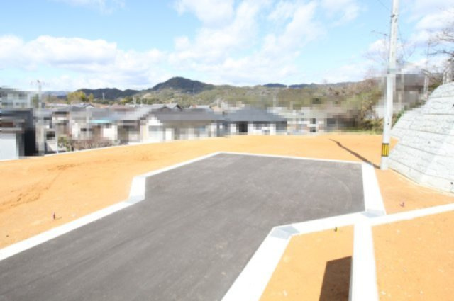 福井町　建築条件付き　売土地　【高台】　の前面道路含む現地写真