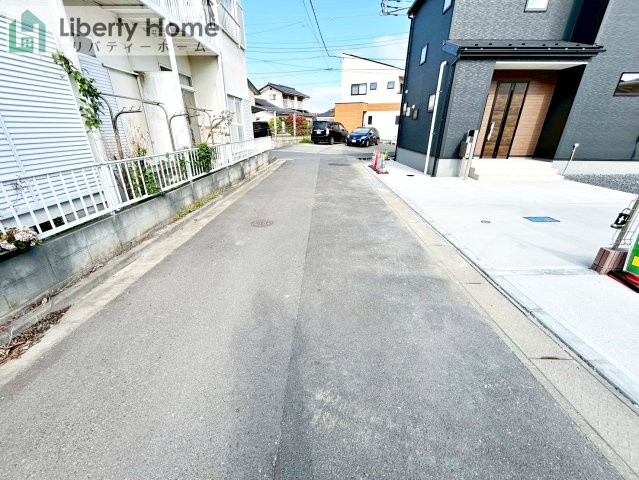 日立市東多賀町３期　新築戸建　1号棟の前面道路含む現地写真