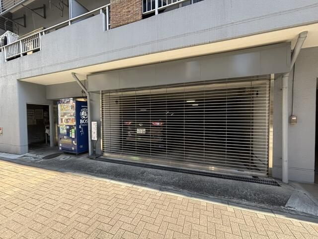 雷門ハイツのエントランス
