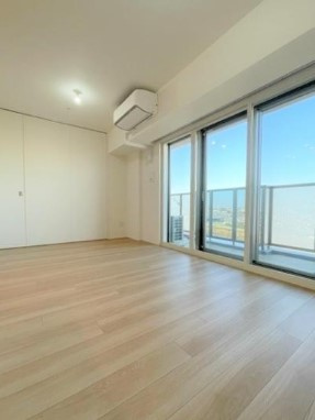 Brillia Tower 聖蹟桜ヶ丘 BLOOMING RESIDEの居間・リビング|※別号室参考写真です