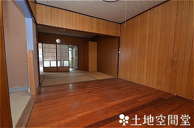 中間市中央１丁目のテラスの居間・リビング