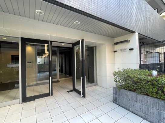 レピュア赤羽のエントランス