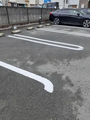 【駐車場】 | バンブーグロー | 駐車場に車を止められます