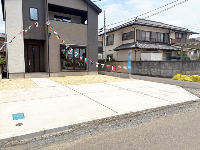 水戸市渡里町4期　新築戸建て　1号棟の駐車場|カースペースは2台お停めいただけます♪