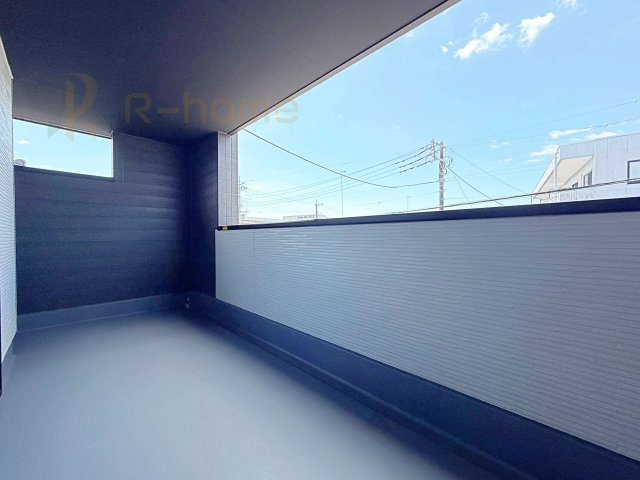 水戸市渡里町4期　新築戸建て　1号棟のバルコニー|急な雨でも安心のインナーバルコニー♪忙しいご夫婦も大満足♪