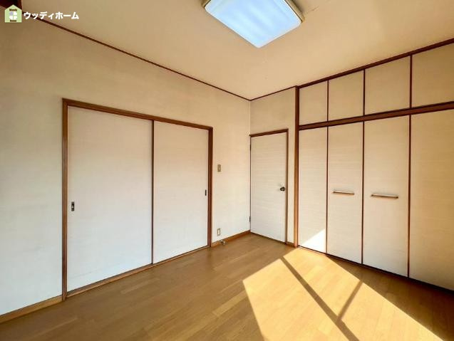 川口市源左衛門新田　中古一戸建ての洋室