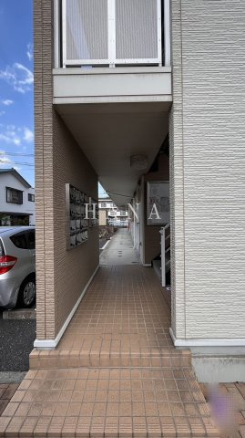 レオパレスウイング北坂戸のエントランス