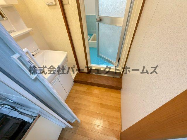 向井田1丁目戸建　賃貸の洗面所|広い洗面スペース