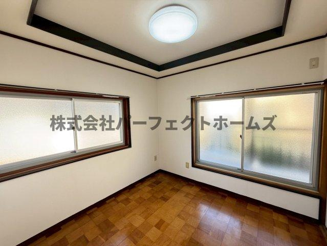 向井田1丁目戸建　賃貸の洋室|明るい洋室です