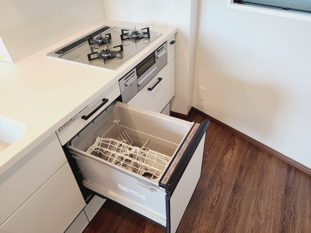 JGMベリテュード箱崎公園セカンドステージのキッチン|【新品】食器洗乾燥機は手洗いに比べ水道代や洗剤代が抑えられて経済的。