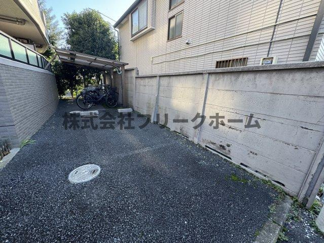 小金井市梶野町４丁目の賃貸マンションの駐車場