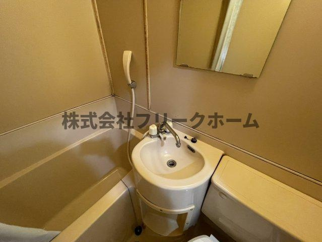 小金井市東町４丁目のアパートの洗面所