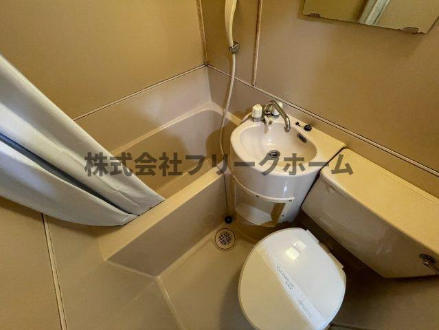 小金井市東町４丁目のアパートの浴室