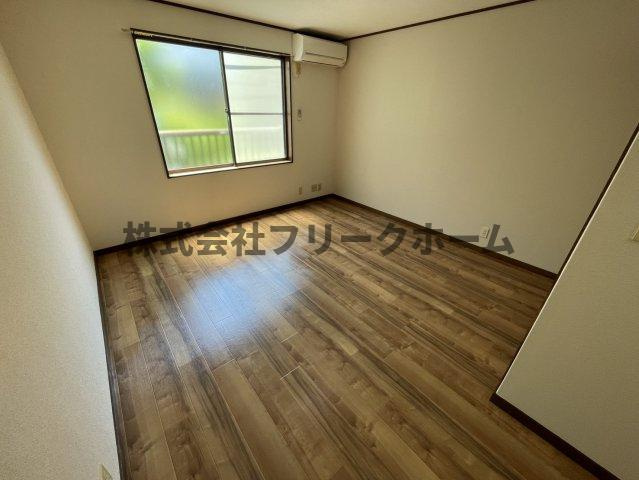 小金井市東町４丁目のアパートの居間・リビング