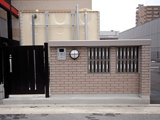 【玄関】 | レオパレス徳島 | 備品や設備仕様は号室等により異なります。現地をご確認下さい。