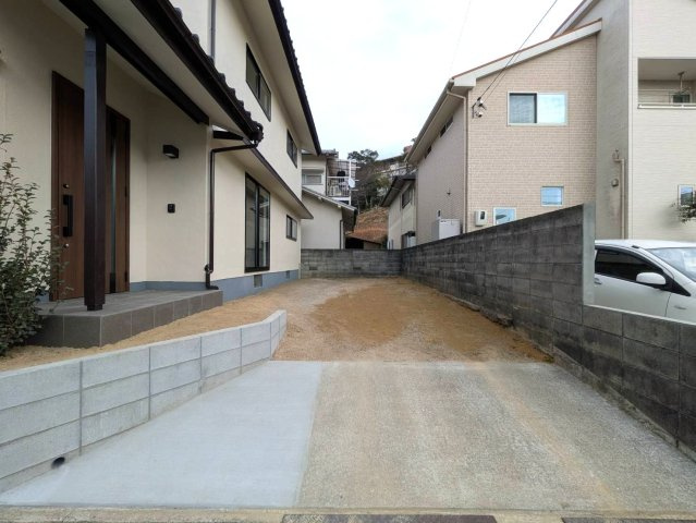 都窪郡早島町若宮 中古住宅の駐車場|◆南側の駐車スペースは2台分駐車可能です。