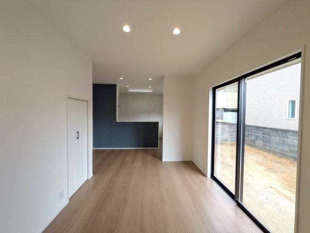 都窪郡早島町若宮 中古住宅の居間・リビング|◆15.2畳ある広々としたリビングでご家族ゆったり過ごすことができます。