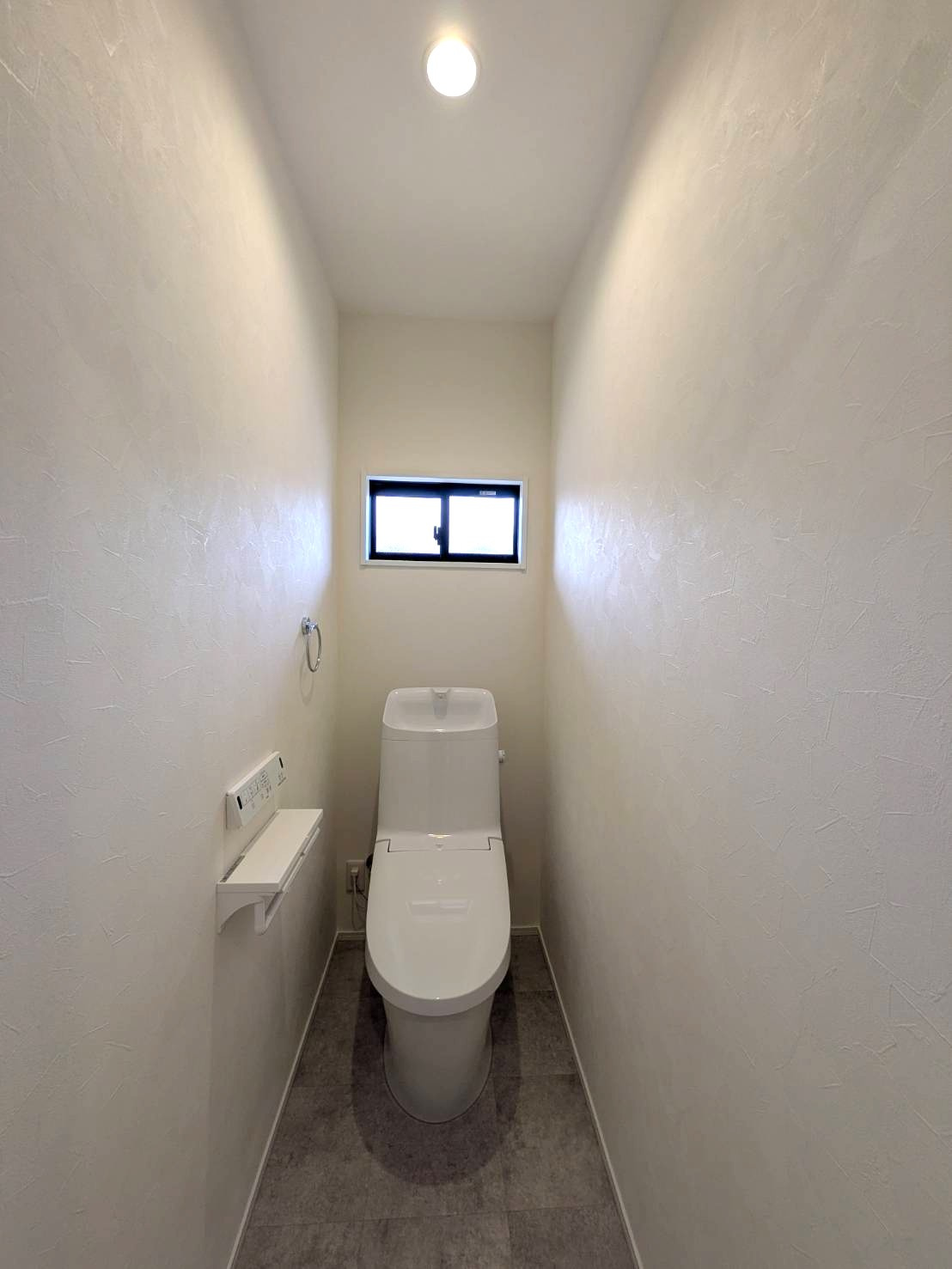 都窪郡早島町若宮 中古住宅のトイレ|◆衛生面も安心の洗浄機能付きトイレです。