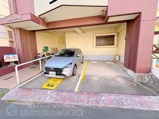 【駐車場】