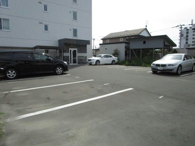 プランドールの駐車場