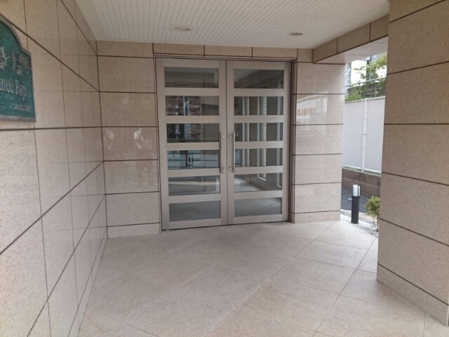 エレガンス富士のエントランス