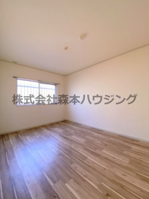 【洋室】 | 　松栄畷ハイツ | 落ち着いた色調の洋室です
