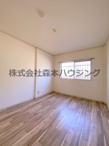 【洋室】 | 　松栄畷ハイツ | 明るい洋室です
