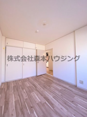【洋室】 | 　松栄畷ハイツ | 広々とした洋室です
