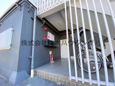【エントランス】 | 　松栄畷ハイツ | 落ち着いたエントランスです