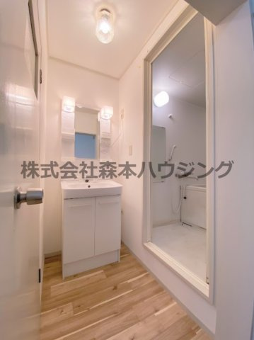 【洗面所】 | 　松栄畷ハイツ | 明るい洗面所です