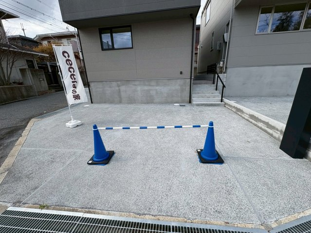 小束山２丁目　新築戸建て　の駐車場