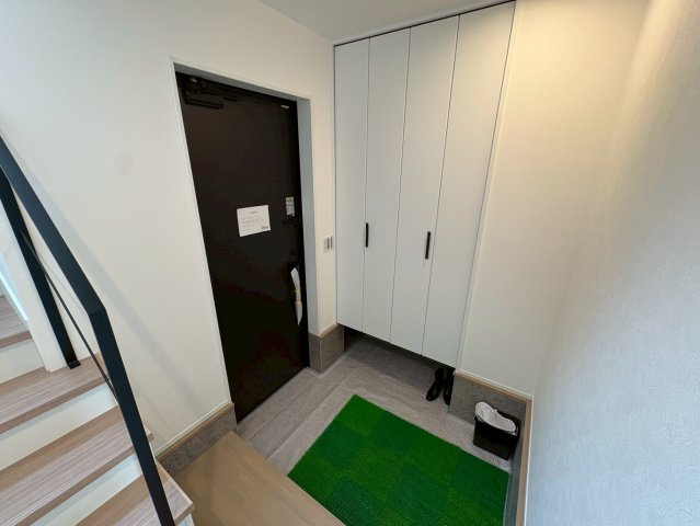 小束山２丁目　新築戸建て　の玄関