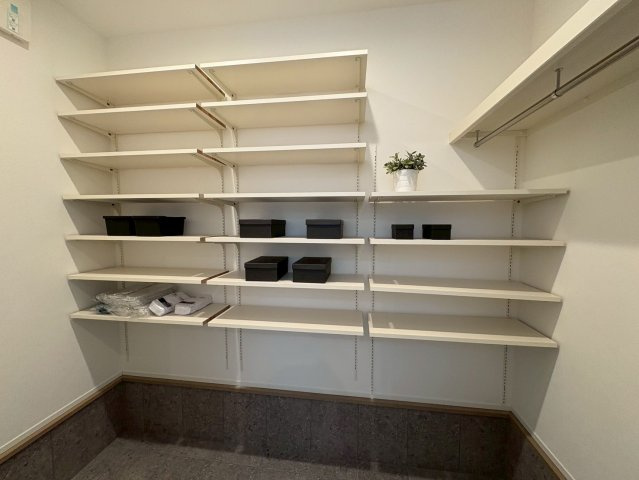 小束山２丁目　新築戸建て　のその他|広いシュークローゼット