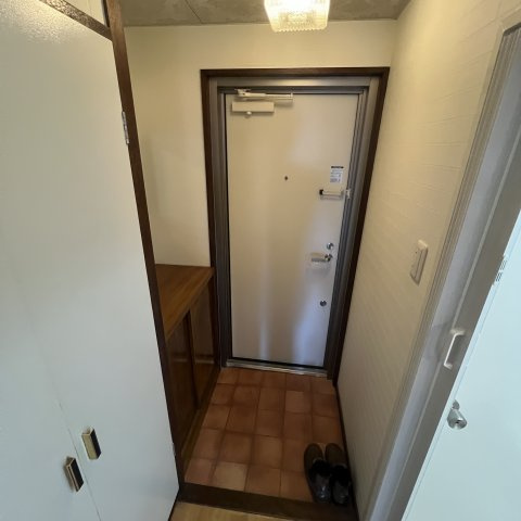 北拓ハイツ中島の玄関