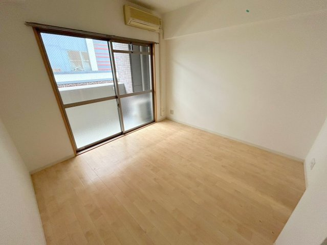 フォレストプラザⅠの居間・リビング