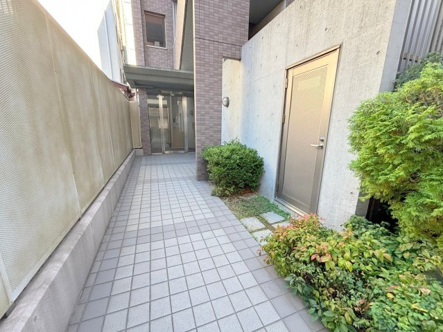 フォレストプラザⅠのエントランス