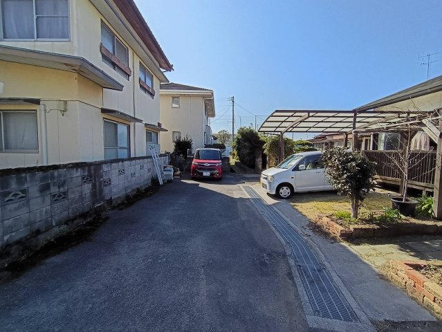 西条市大町396-2　中古戸建の前面道路含む現地写真