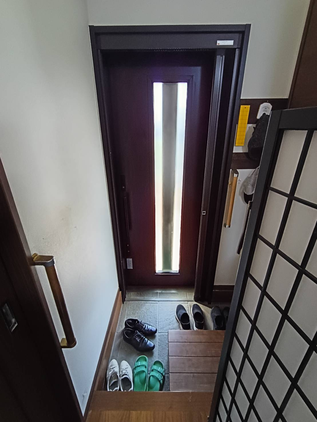 西条市大町396-2　中古戸建の玄関