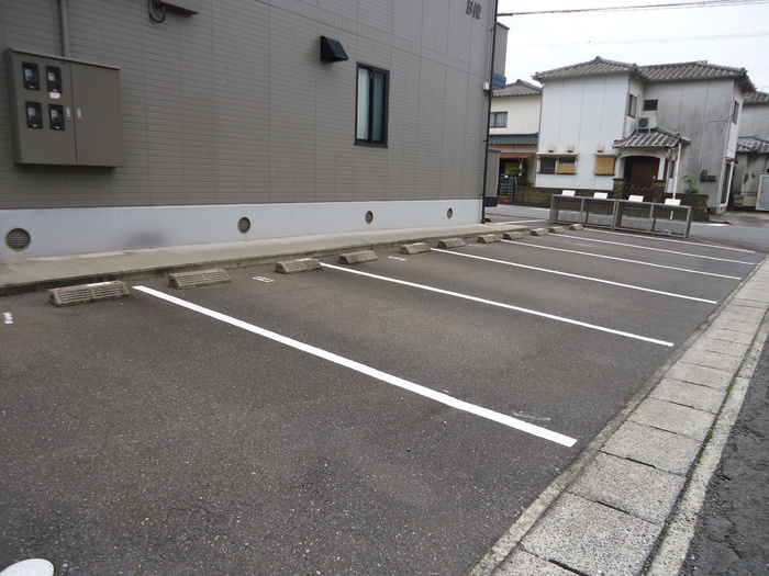 ハウジング島田　B棟の駐車場