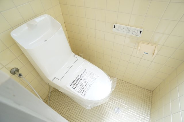 逆瀬台5丁目貸家のトイレ