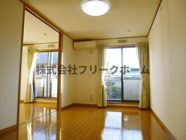 杉並区松庵１丁目のアパートの居間・リビング