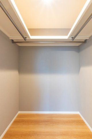 【収納】 | パークタウン茨木市東奈良　新築戸建て | 【現地モデルハウス写真】収納♪
ウォークインクローゼット付きで、お部屋もスッキリ♪