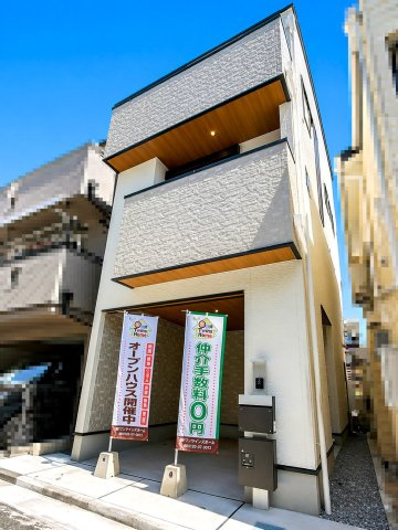 【外観】 | パークタウン茨木市東奈良　新築戸建て | 【現地モデルハウス写真】外観♪
建物完成済み♪本日案内可能♪