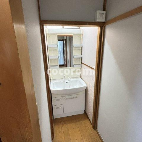 川勝町車庫付き戸建ての洗面所