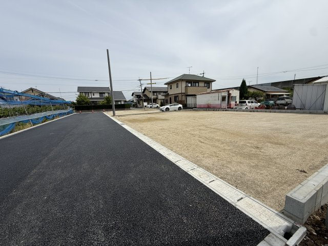 室岡3区画分譲地の外観